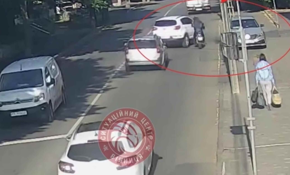 У Вінниці автомобіль зіткнувся з мотоциклом