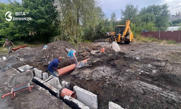 У Вінниці борються з підтопленнями розширили мережу зливоприймачів на вул.Коновальця