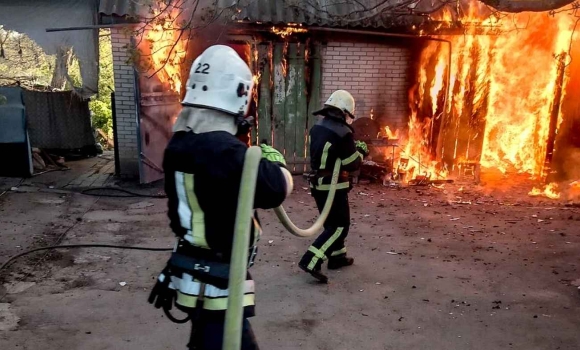 У Вінниці через електровелосипед ледь не згоріла господарча споруда