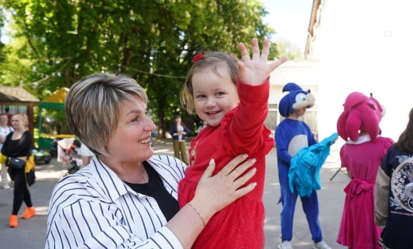У Вінниці для багатодітних родин провели спортивне свято до Міжнародного дня сім’ї У Вінниці для багатодітних родин провели спортивне свято до Міжнародного дня сім’ї