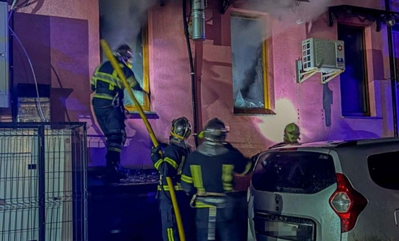 У Вінниці горіло кафе та автомобіль У Вінниці горіло кафе та автомобіль