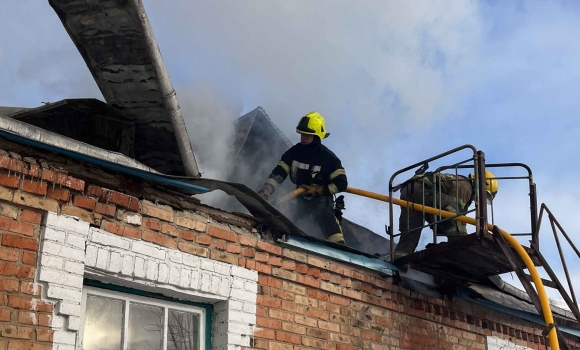 У Вінниці горів дах житлового будинку на вул. Є.Сверстюка