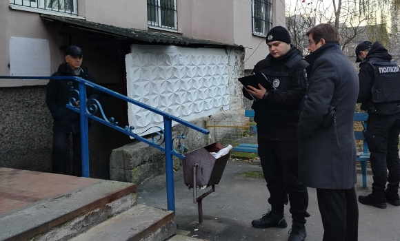 У Вінниці із залученням правоохоронців демонтували перешкоду на вході до тимчасового укриття