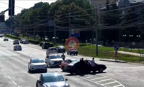 У Вінниці камери спостереження зафіксували ДТП на вул.Пирогова