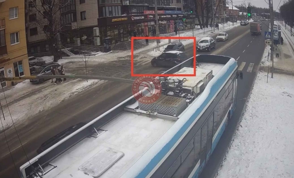 У Вінниці камери спостереження зафіксували ДТП на вул.Пирогова