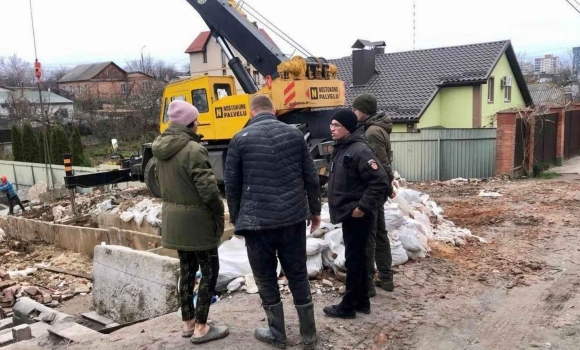 У Вінниці мешканці захаращили прибережну смугу річки Дьогтянчик