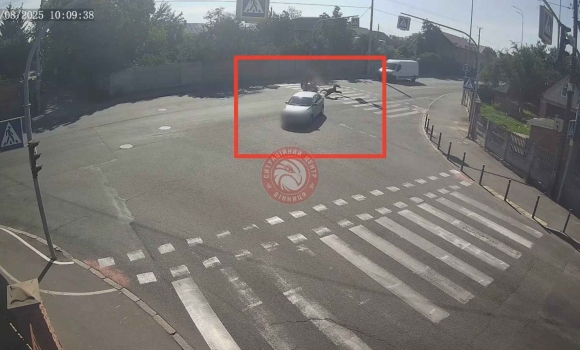 У Вінниці мотоцикліст влетів на перехресті в зустрічне авто