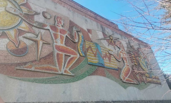 У Вінниці на фасадах будівель очистять історичні мозаїки