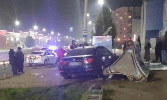 У Вінниці на Келецькій зіткнулись автомобіль IKCO та BMW, внаслідок чого постраждав пішохід