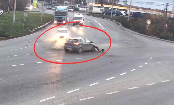 На Хмельницькому шосе у Вінниці зіткнулись два автомобілі На Хмельницькому шосе у Вінниці зіткнулись два автомобілі