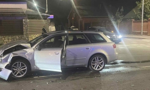 У Вінниці на перехресті зіткнулись два автомобілі, один з водіїв травмувався