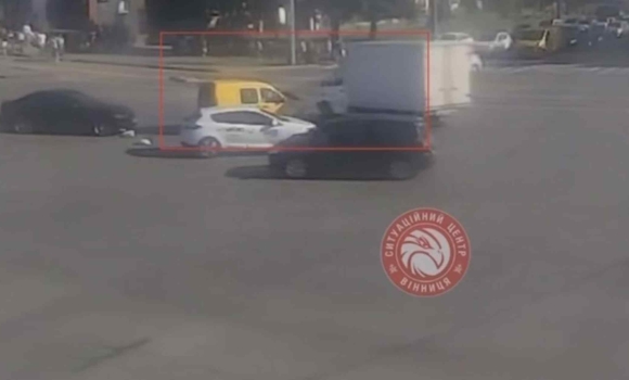 У Вінниці на перетині вул.Келецької та Юності зіткнулись два авто