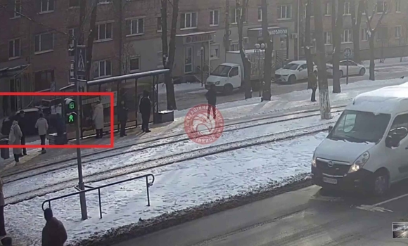 У Вінниці на вулиці Пирогова авто збило перехожого У Вінниці на вулиці Пирогова авто збило перехожого