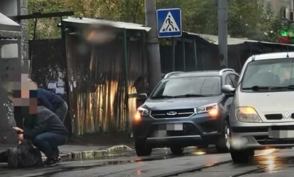 У Вінниці на вулиці Соборній пішохід потрапив під колеса автомобіля Renault