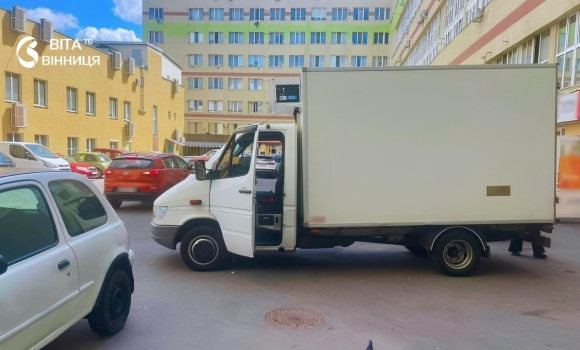 У Вінниці на Замостянській водій вантажівки наїхав на 71-річну пенсіонерку У Вінниці на Замостянській водій вантажівки наїхав на 71-річну пенсіонерку
