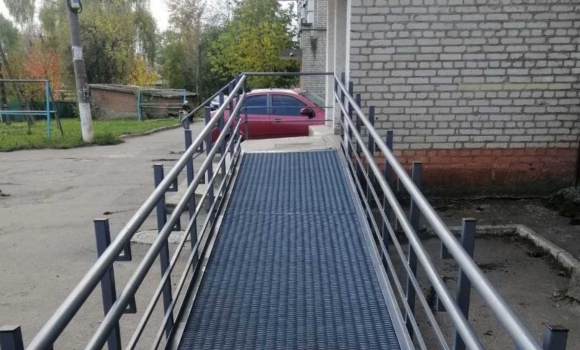 У Вінниці облаштували пандус біля багатоповерхівки на вулиці Павла Тичини У Вінниці облаштували пандус біля багатоповерхівки на вулиці Павла Тичини