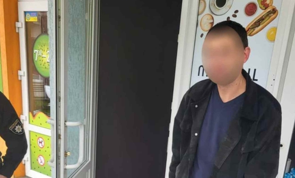 У Вінниці п'яний хуліган залякував продавчиню