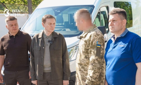 У Вінниці передали два автомобілі для бойових підрозділів Повітряних Сил