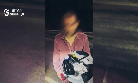 У Вінниці під час комендантської години затримали нетверезого водія самоката У Вінниці під час комендантської години затримали нетверезого водія самоката