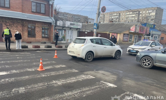 У Вінниці під колеса Nissan Leaf потрапила жителька Жмеринського району