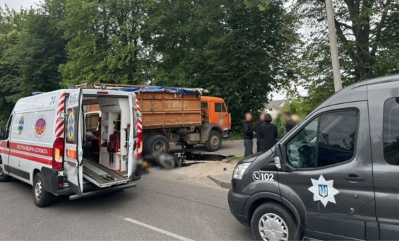 У Вінниці під колесами КАМАЗу загинув мотоцикліст