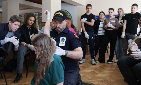 У Вінниці підлітки опановують навички першої домедичної допомоги