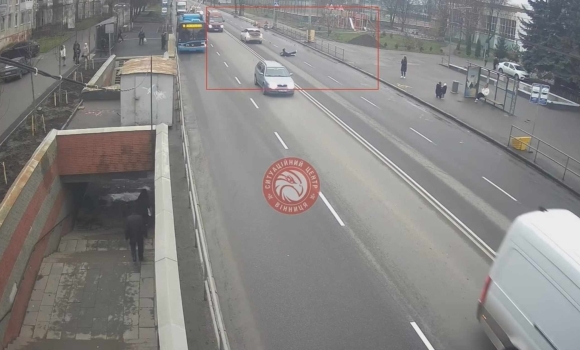 У Вінниці підліток потрапив під колеса авто, коли перебігав дорогу У Вінниці підліток потрапив під колеса авто, коли перебігав дорогу