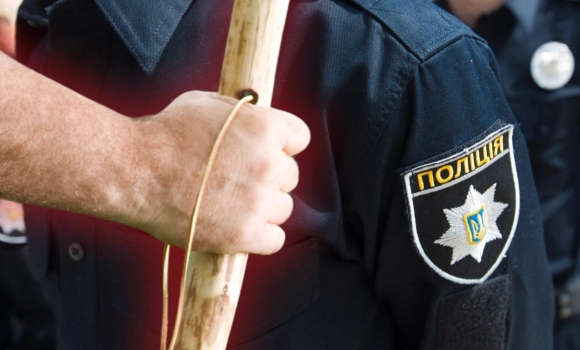 У Вінниці підліток вдарив поліцейського палицею по голові
