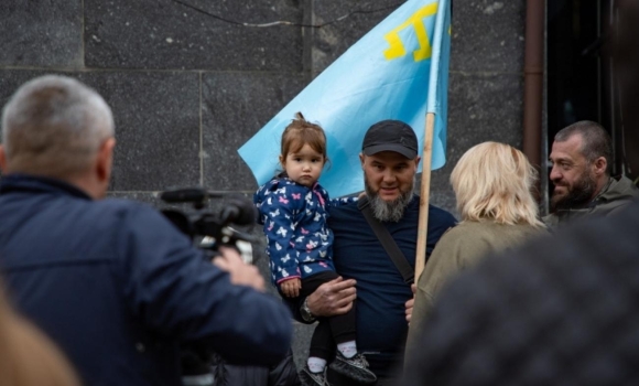 У Вінниці підняли кримськотатарський прапор у День пам'яті жертв геноциду