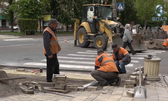 У Вінниці по вулиці Пирогова понижують тротуари для маломобільних людей