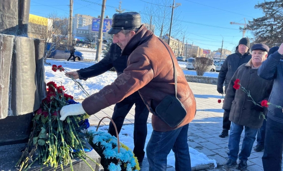 У Вінниці поклали квіти до пам'ятника жертвам чорнобильської трагедії 