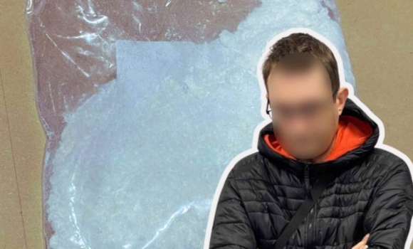 У Вінниці поліцейські затримали чоловіка з коробкою амфетаміну