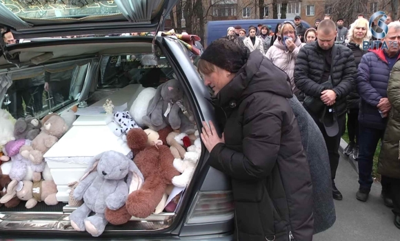 У Вінниці попрощались із 7-річною Ангеліною, яка три тижні боролась за життя після ДТП