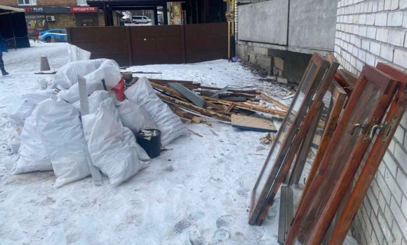 У Вінниці порушник складав будівельні відходи посеред загального двору У Вінниці порушник складав будівельні відходи посеред загального двору