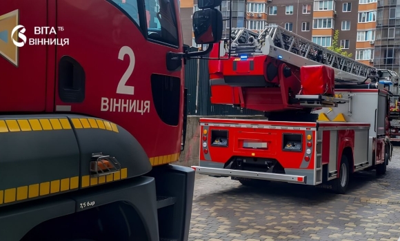 У Вінниці пожежа в багатоповерхівці госпіталізували матір з дитиною
