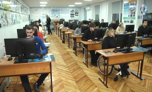 У Вінниці працює перша в місті безбар'єрна автошкола