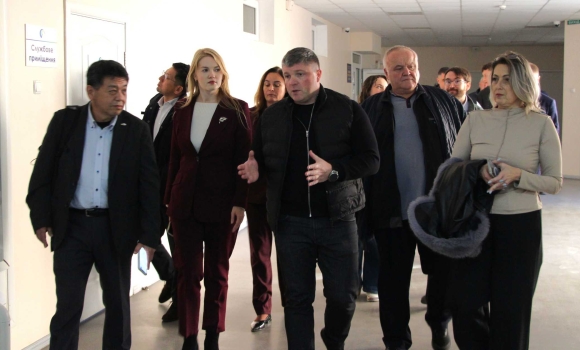 У Вінниці представники японських кампаній відвідали лікарню імені Пирогова У Вінниці представники японських кампаній відвідали лікарню імені Пирогова