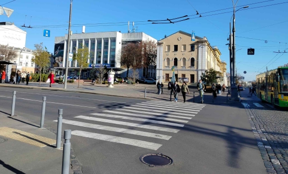 У Вінниці розпочинають облаштування доступного простору на частині майдану Небесної Сотні У Вінниці розпочинають облаштування доступного простору на частині майдану Небесної Сотні