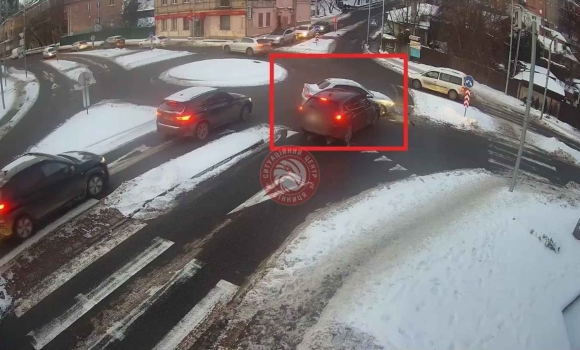 У Вінниці сталась ДТП на перехресті вул.Оводова та Князів Коріатовичів У Вінниці сталась ДТП на перехресті вул.Оводова та Князів Коріатовичів