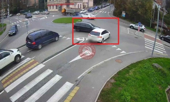 У Вінниці сталось ДТП на круговому перехресті