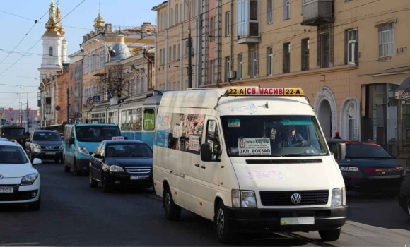 У Вінниці тестують варіант оплати банківською картою проїзду в маршрутках 