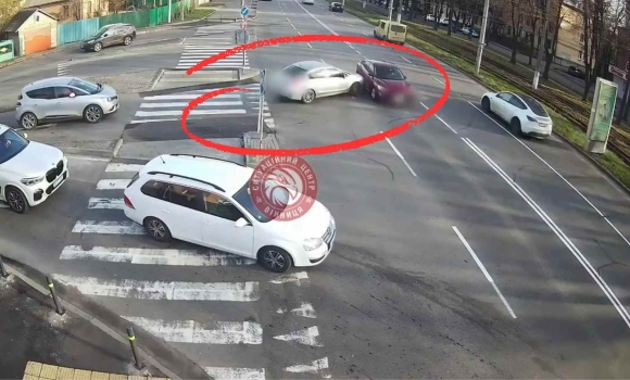 У Вінниці трапилась ДТП на перехресті вул.Пирогова та Данила Галицького У Вінниці трапилась ДТП на перехресті вул.Пирогова та Данила Галицького