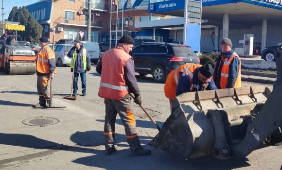 У Вінниці триває аварійний ремонт доріг на дев'яти вулицях міста