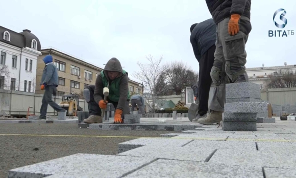 У Вінниці триває облаштування доступного простору на частині Майдану Небесної сотні У Вінниці триває облаштування доступного простору на частині Майдану Небесної сотні