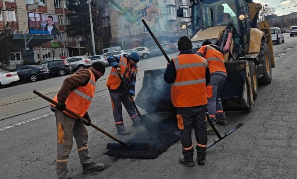 У Вінниці триває ремонт доріг залучили сім бригад 
