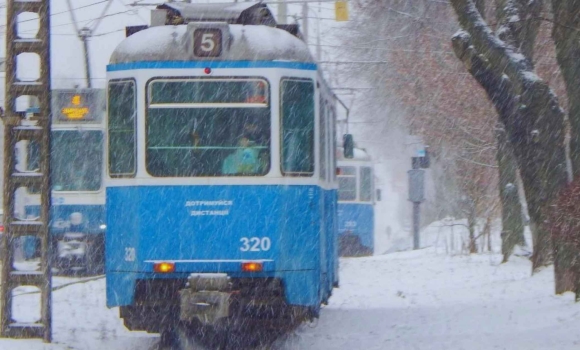 У Вінниці тимчасово коригують рух електротранспорту через погодні умови