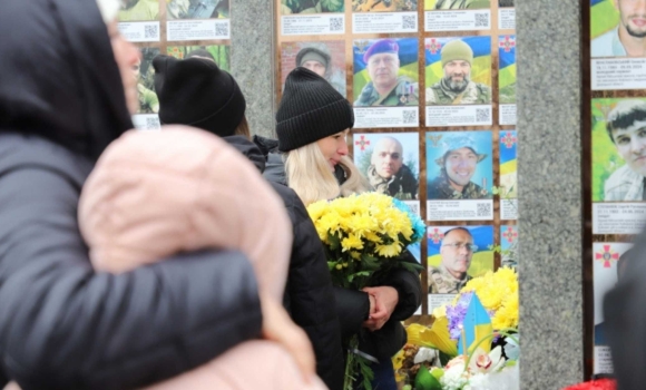 У Вінниці в роковини повномасштабного вторгнення вшанували пам'ять про загиблих