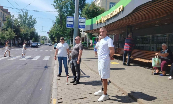 У Вінниці ветерани долучились до обстеження однієї з ділянок майбутнього безбар’єрного маршруту