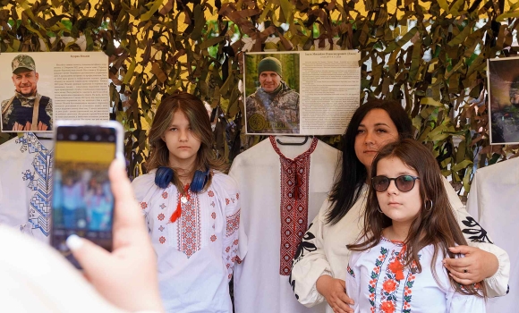 У Вінниці відбулась виставка вишиванок полеглих Захисників «Їх вдягали Герої»
