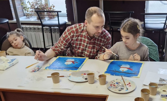 У Вінниці відбувся майстер-клас з малювання картин для татусів-ветеранів та їхніх дітей У Вінниці відбувся майстер-клас з малювання картин для татусів-ветеранів та їхніх дітей